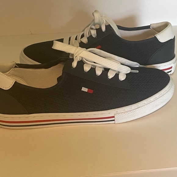 Tommy Hilfiger Classic Navy Blue Lightweight Lace Up Fashion Preppy Sneakers 7M - Picture 9 of 10
